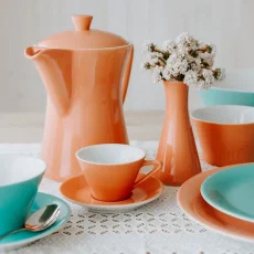 Porcelánová kávová konvička Daisy, lososvá barva, objem 0,6 l