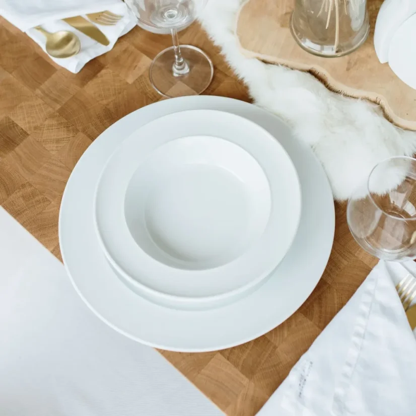 Talíře Excellency, český porcelán z Karlových Varů