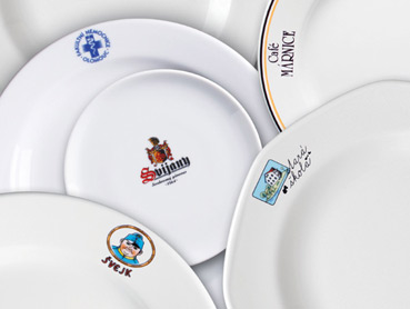 Porcelán s vlastním logem