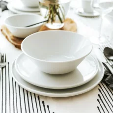 talíře Optimo, český porcelán z Karlových Varů
