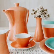 Porcelánová vázička Daisy, lososová barva, výška 12,7 cm