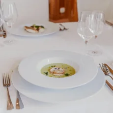 Talíře Ess Klasse, český porcelán z Karlových Varů