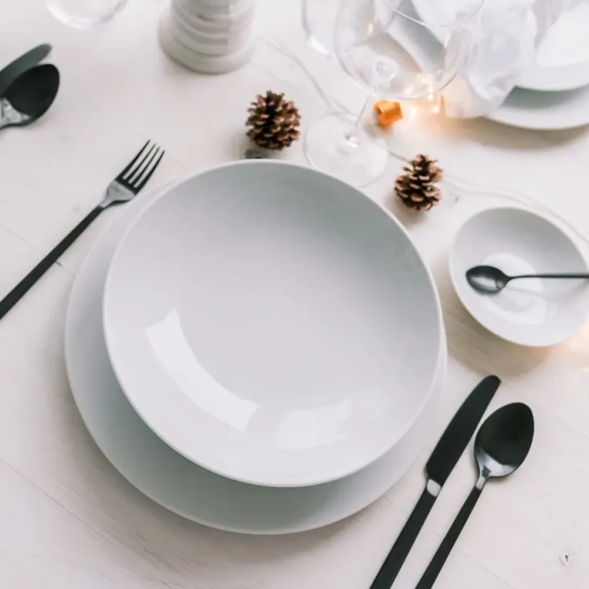 Talíře Isabelle, český porcelán z Karlových Varů