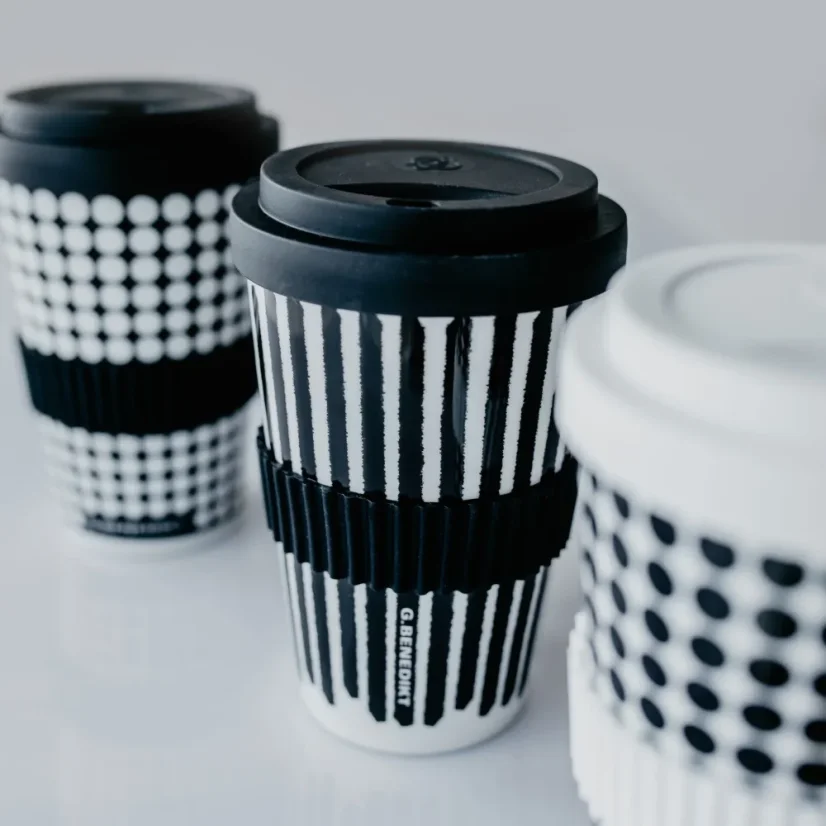 Termohrnek Coffee to go, černobílý, G. Benedikt