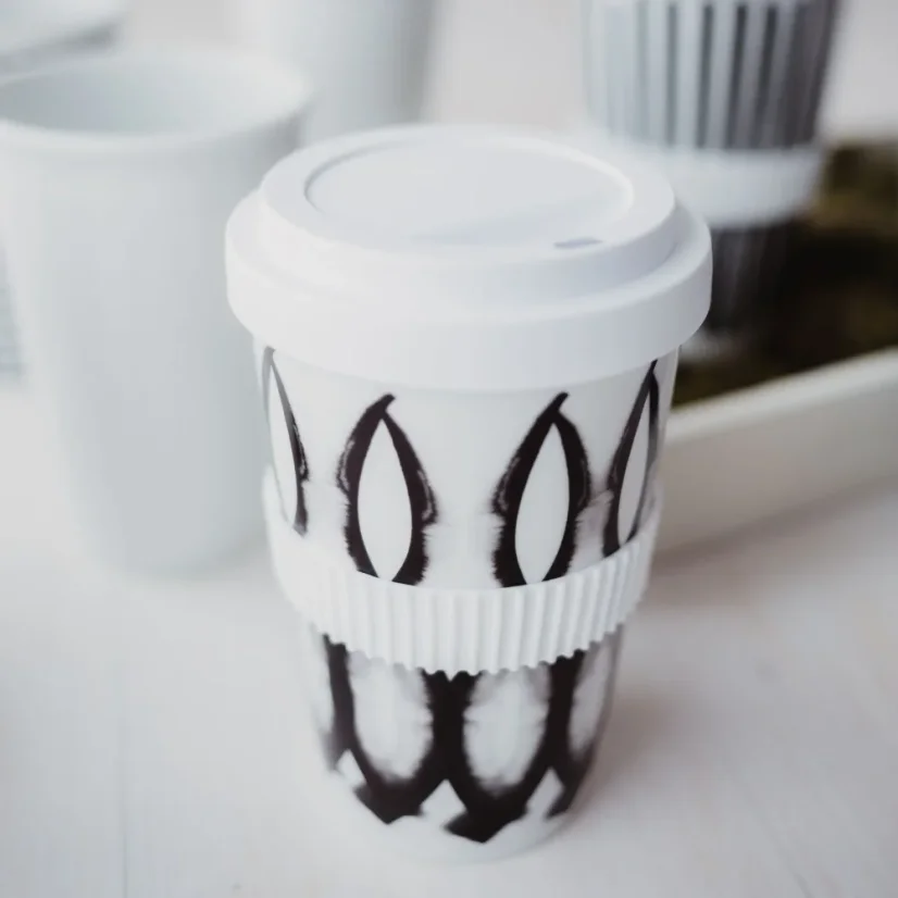 Hrnek Coffee to go, černobílé umění, 440 ml